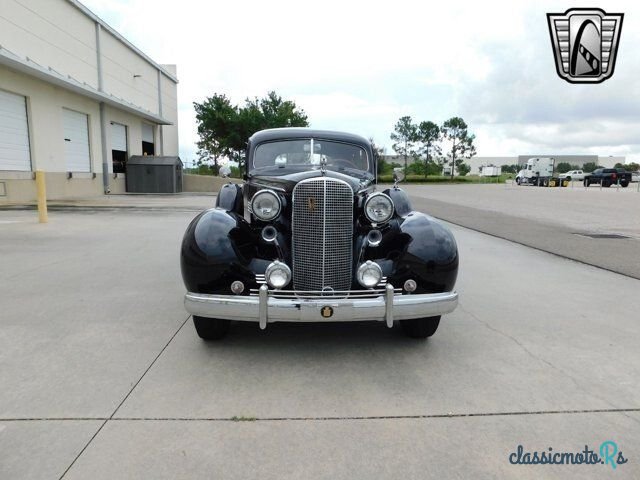 1937' Cadillac Fleetwood photo #2