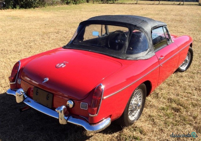 1970' MG MGB photo #2