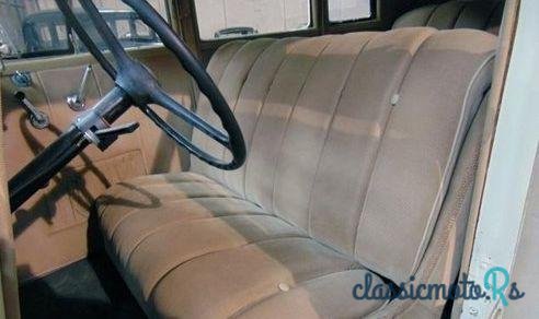 1934' Plymouth Deluxe photo #1