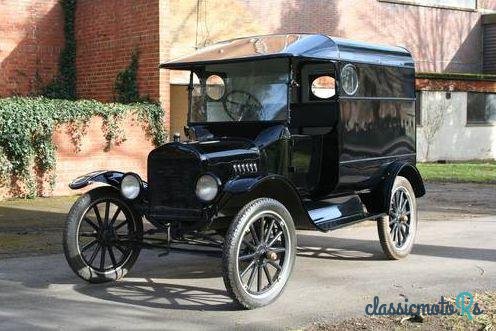 1922' Ford Model T Van photo #1