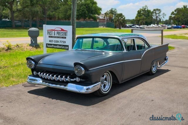 1957' Ford Fairlane photo #1
