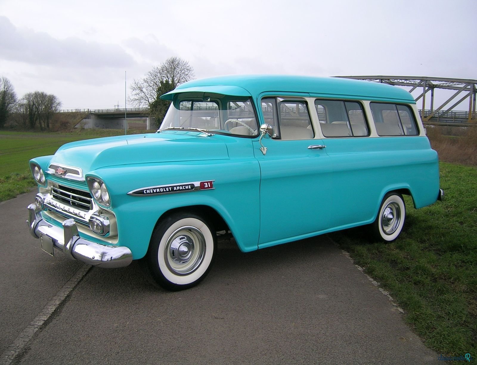 1959' Chevrolet Suburban photo #1
