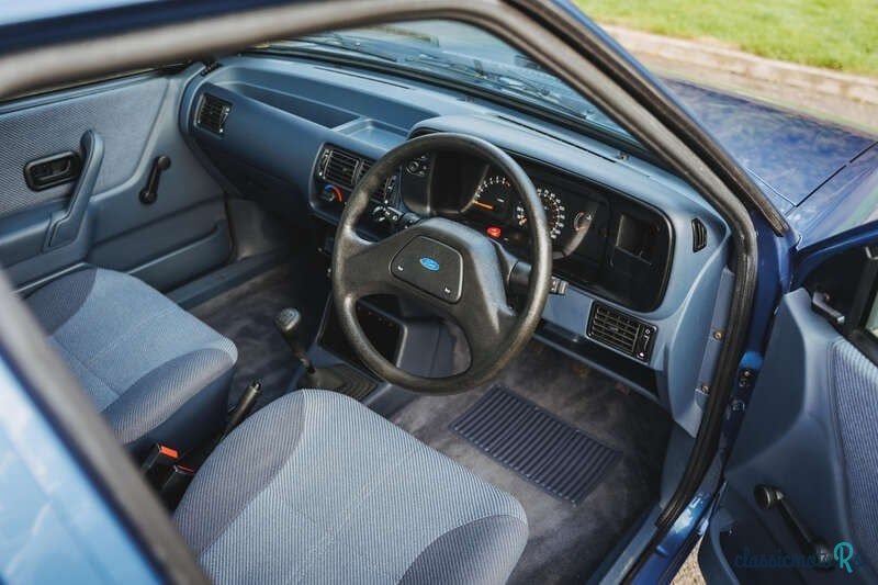 1988' Ford Escort photo #2