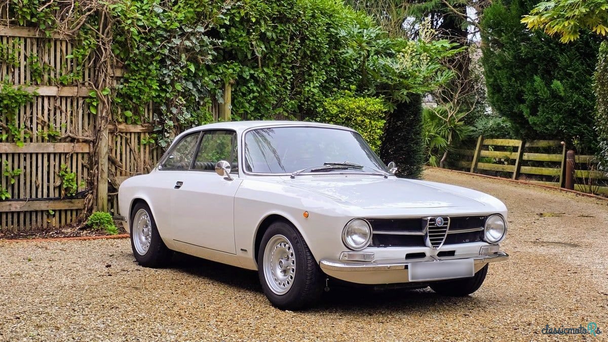 1971' Alfa Romeo Gt Junior photo #1