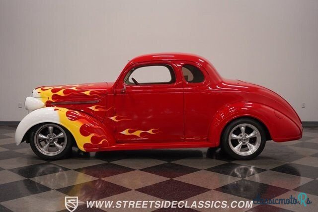1937' Plymouth photo #2
