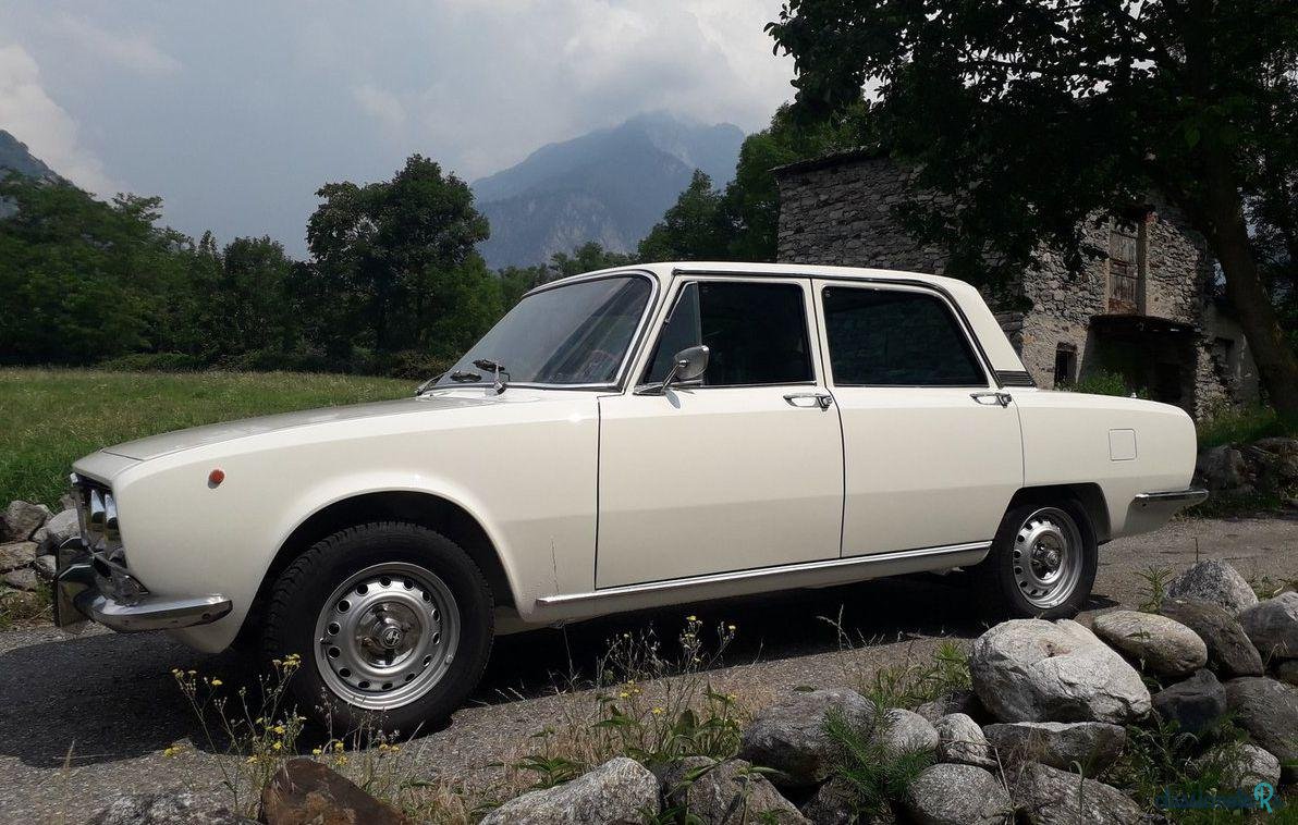 1973' Alfa Romeo 2000 photo #5