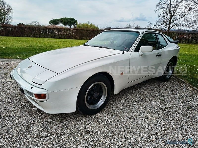 1985' Porsche 944 photo #2