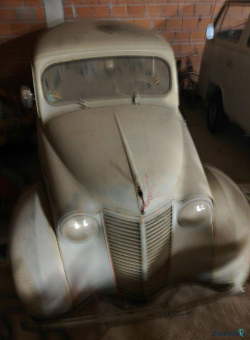 1948' Renault Juvaquatre photo #3