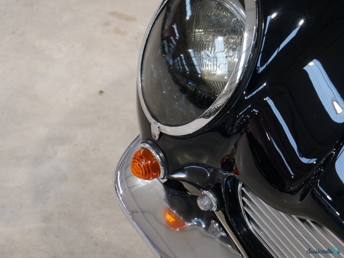 1970' Aston Martin DB6 photo #4
