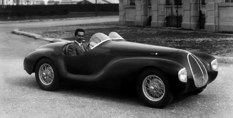 Derrière cette mystérieuse voiture à la marque inconnue, on retrouve… Enzo Ferrari !