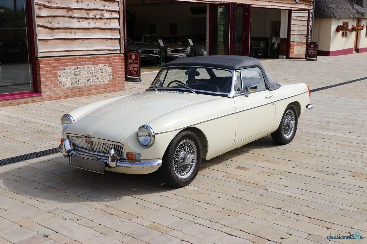 1970' MG MGB photo #3