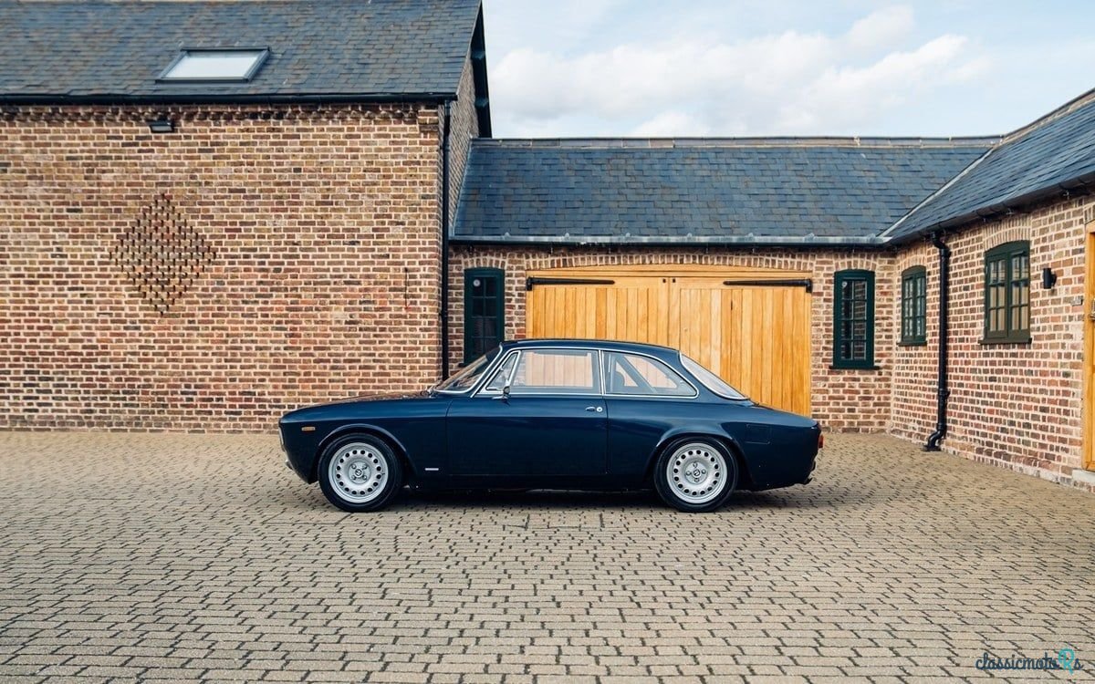 1969' Alfa Romeo Gt Junior photo #3