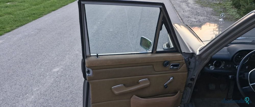 1973' Mercedes-Benz 220D W115 photo #6