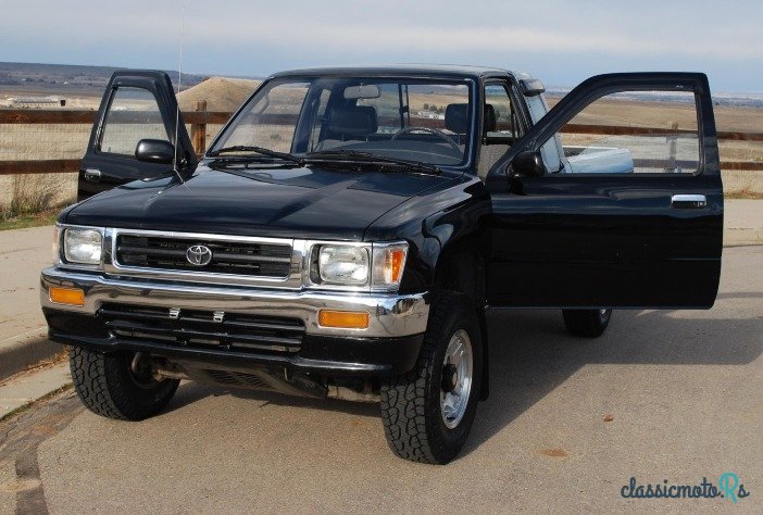 1991' Toyota Hilux photo #1
