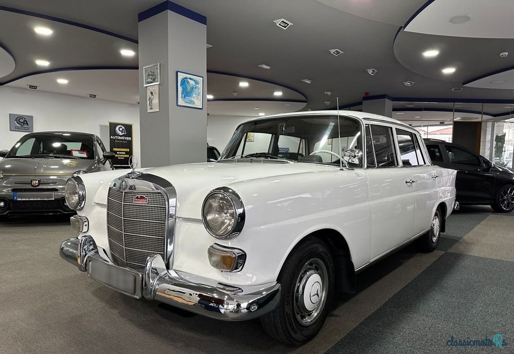 1967' Mercedes-Benz 200 photo #1