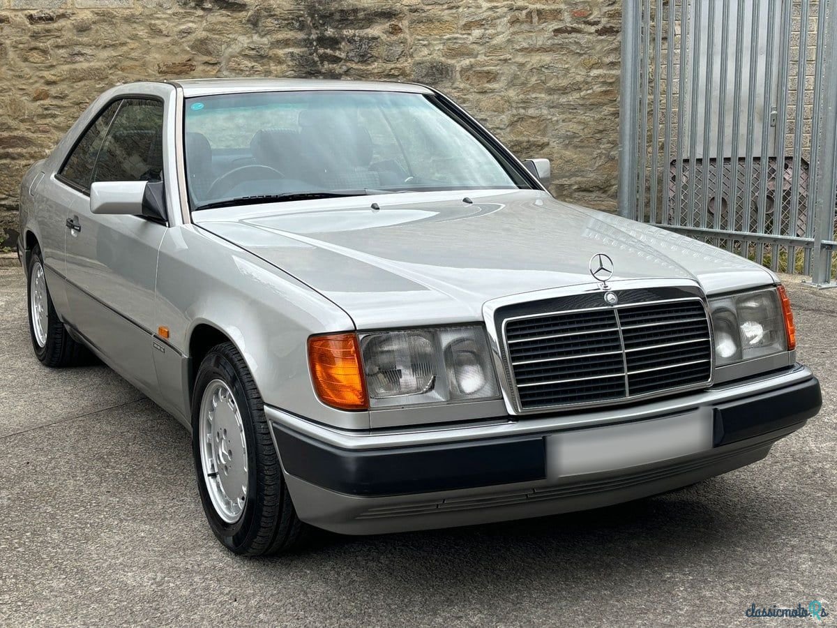 1990' Mercedes-Benz 230 photo #2