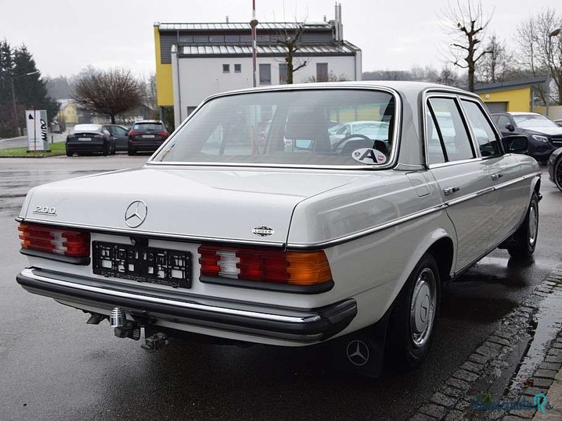 1980' Mercedes-Benz 200 W123 photo #3