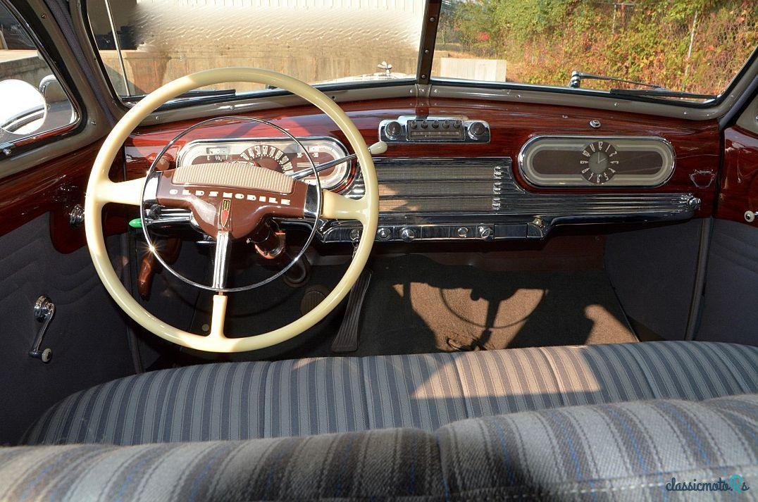 1946' Oldsmobile Ninety-Eight photo #3