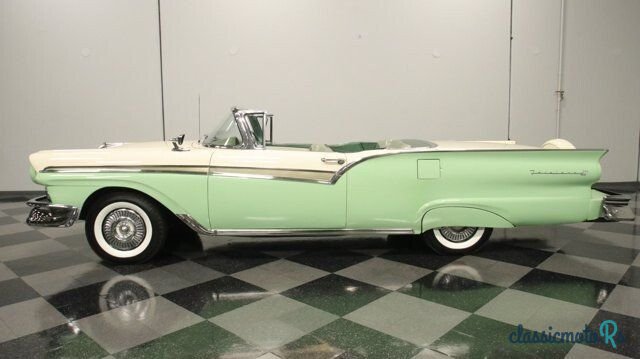 1957' Ford Fairlane photo #2
