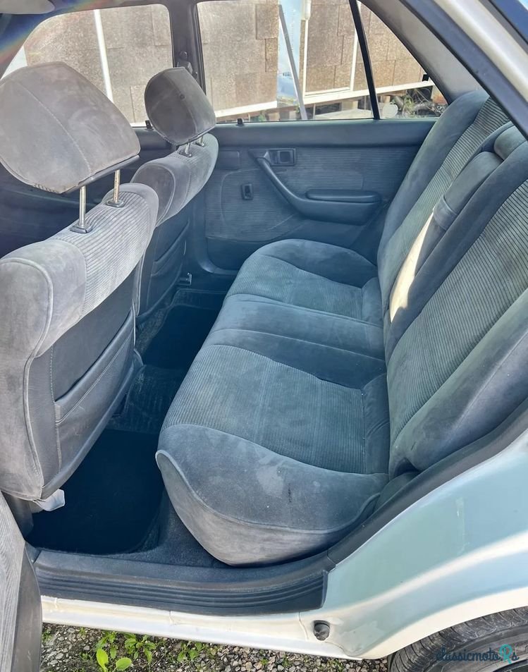 1989' Toyota Carina Ii Sedan 1.6 photo #4