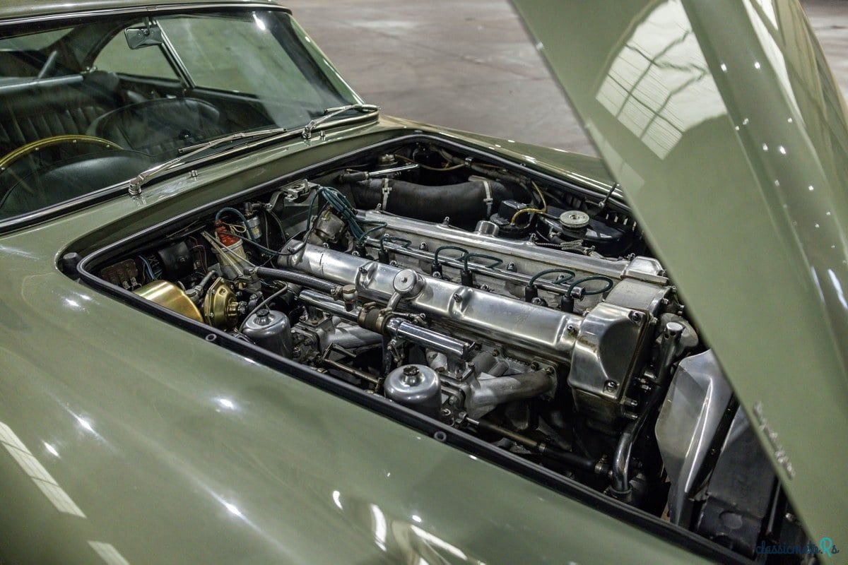 1960' Aston Martin DB4 photo #5