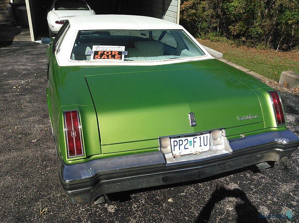 1976' Oldsmobile Cutlass Supreme photo #2