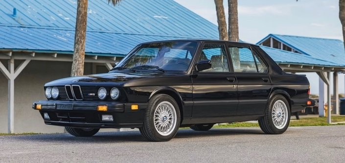 Une BMW Série 5 de quasiment 40 ans vendue près de 170 000 € !
