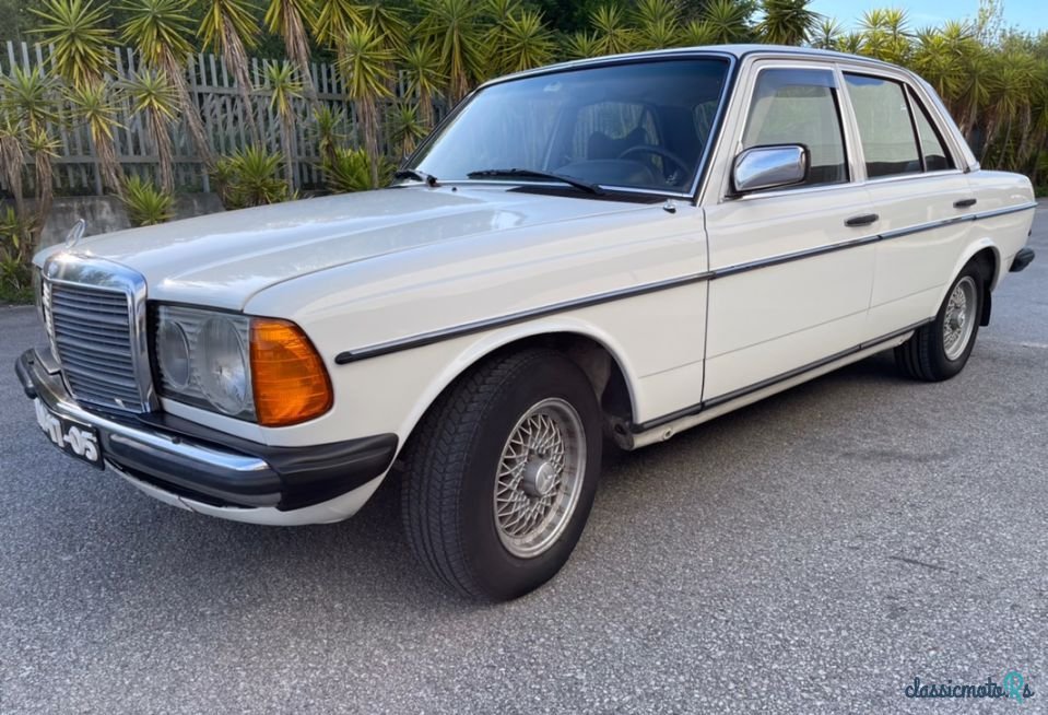 1979' Mercedes-Benz 240 photo #4