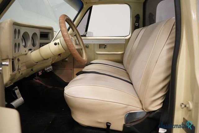 1975' Chevrolet C/K Truck photo #3