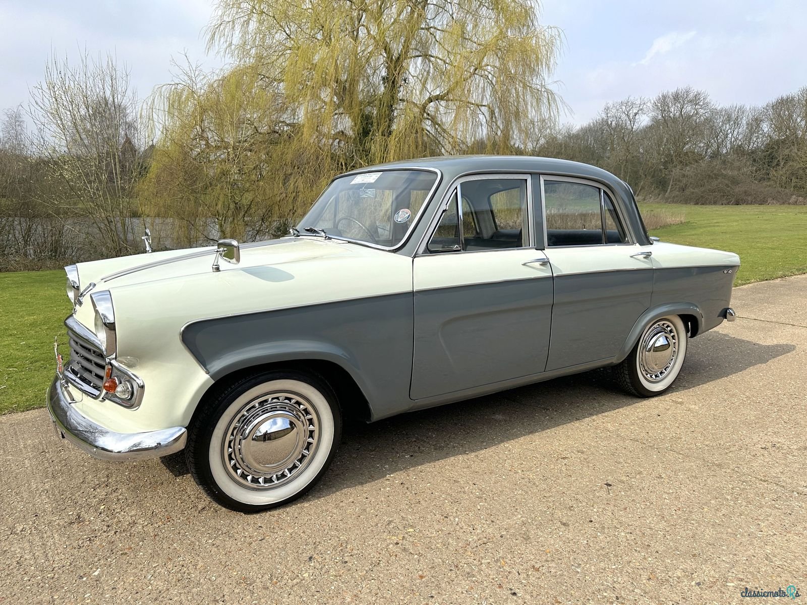 1963' Standard Vanguard photo #1