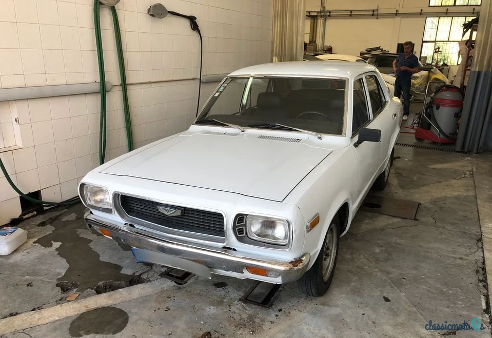 1975' Mazda 818 photo #1