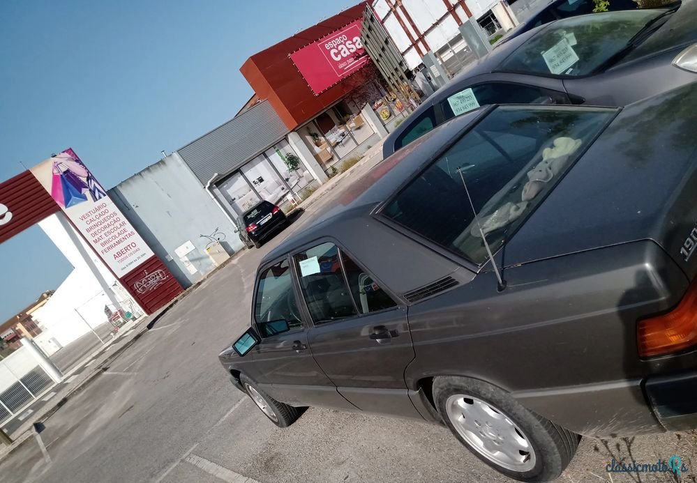 1989' Mercedes-Benz 190 E 2.0 photo #5