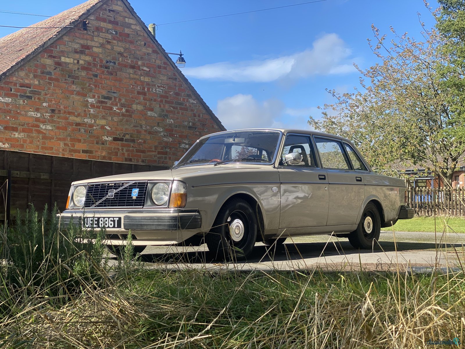 1979' Volvo 244 photo #1