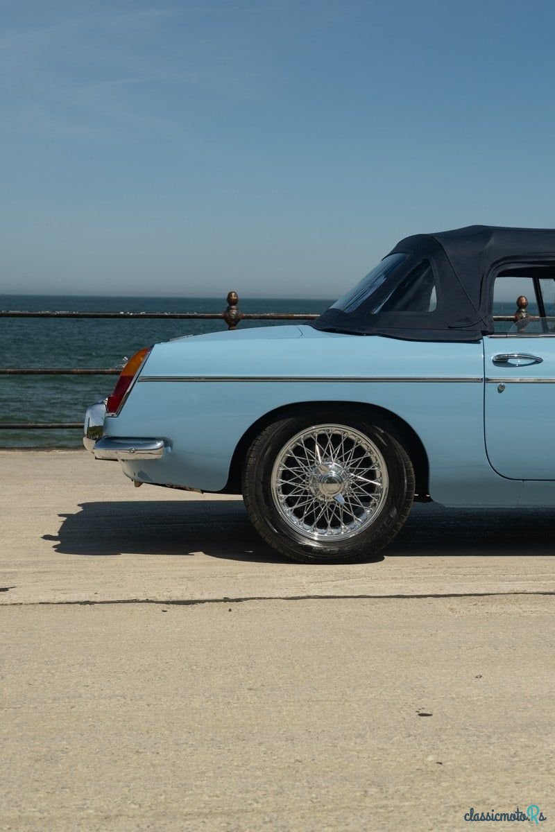1970' MG MGB photo #5