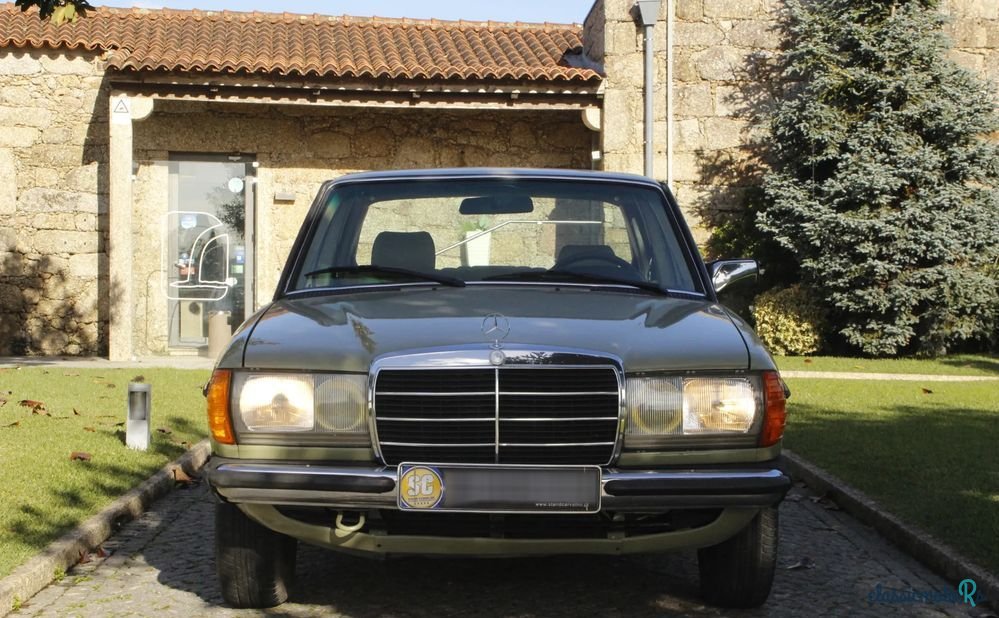 1983' Mercedes-Benz 300 D photo #2