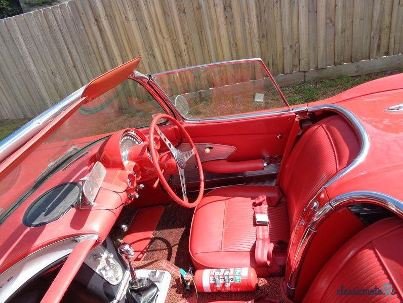 1961' Chevrolet Corvette photo #1