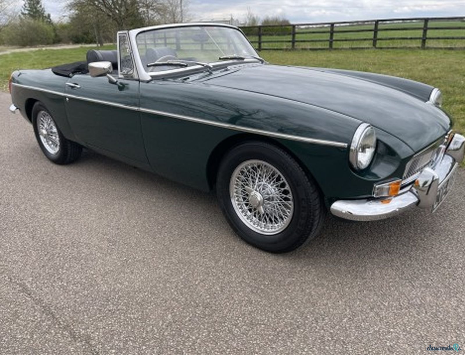 1970' MG MGB photo #4