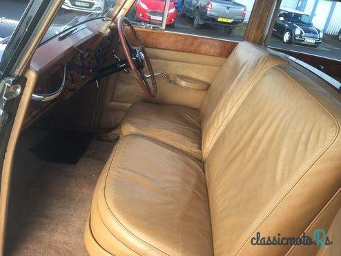 1949' Rolls-Royce Silver Wraith Hooper Limo. photo #2