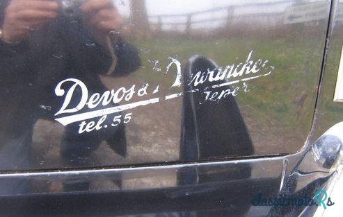 1949' Ford Custom Sedan photo #3