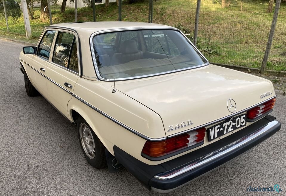 1973' Mercedes-Benz 240 photo #4