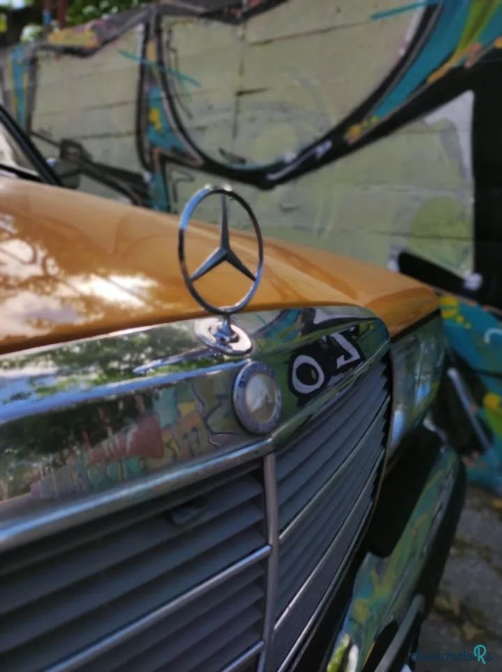 1980' Mercedes-Benz 240 photo #4