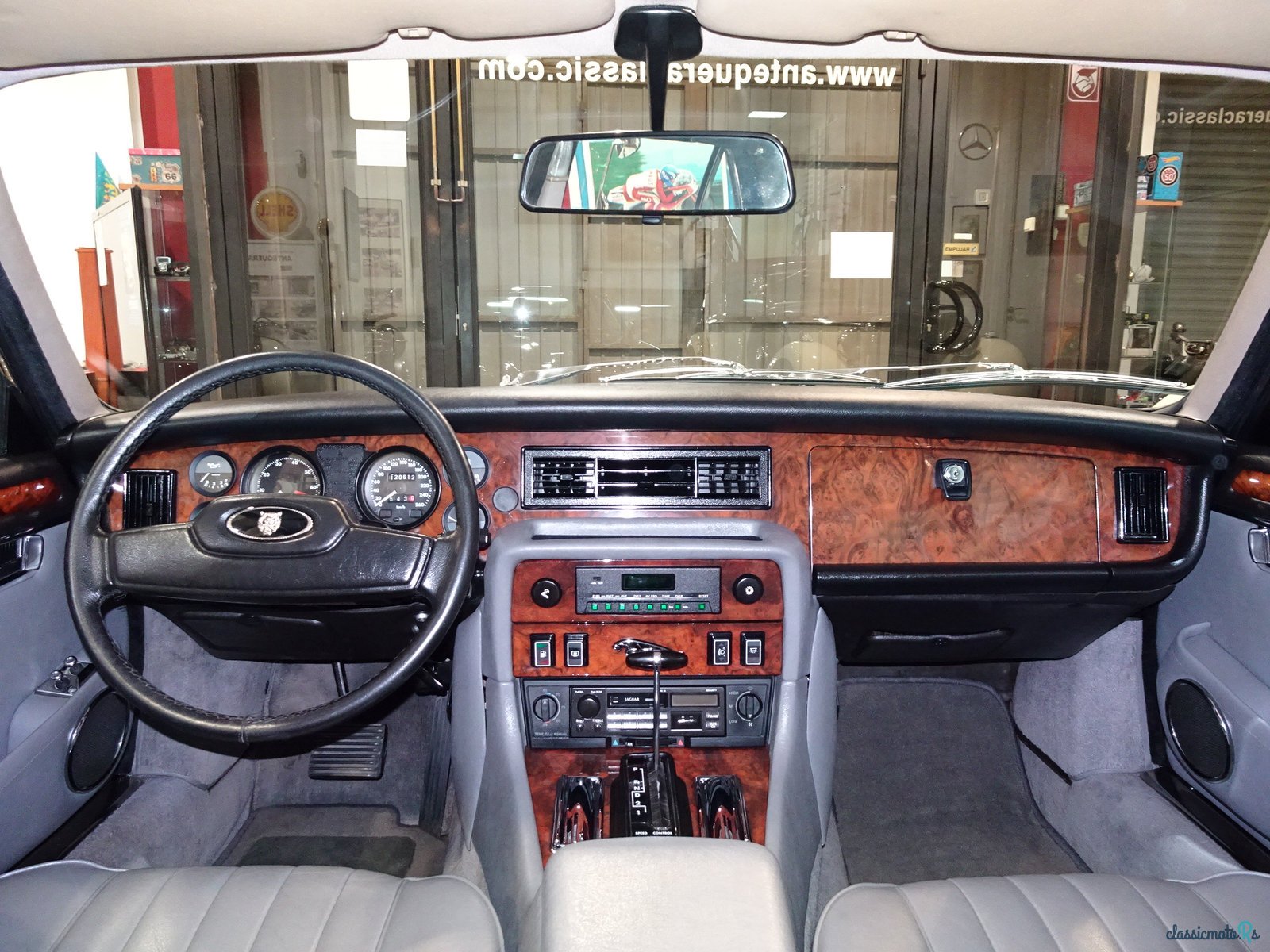 1991' Jaguar XJ12 5,3 SALOON SERIES III photo #4