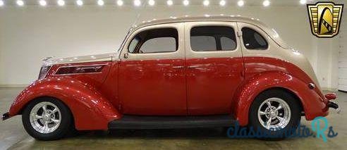 1937' Ford Sedan photo #1