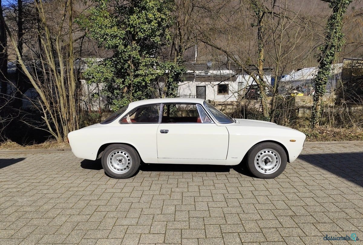 1968' Alfa Romeo GT photo #5