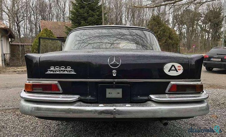 1966' Mercedes-Benz 200 D photo #2