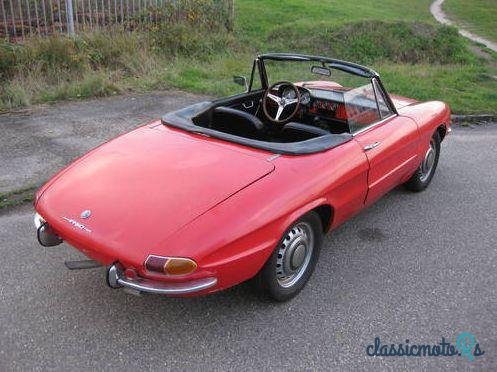 1969' Alfa Romeo 1750 Spider Veloce Duetto photo #2