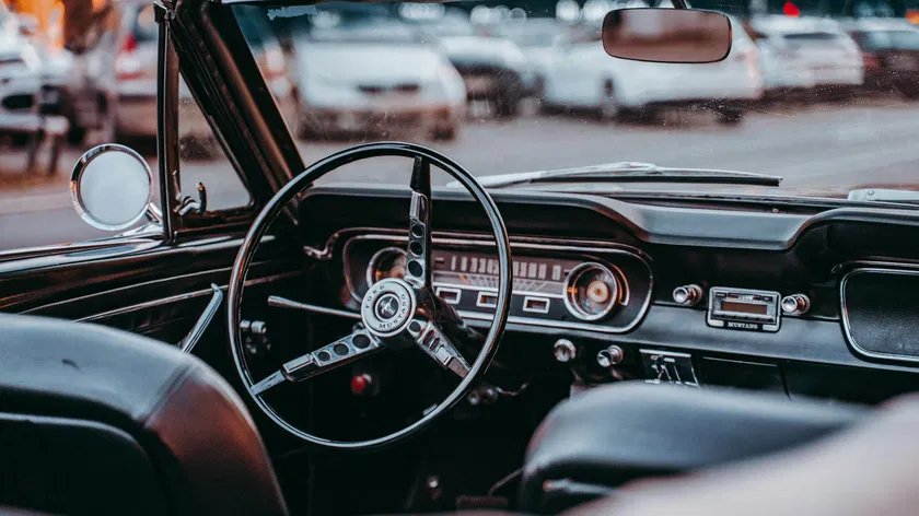 Acheter son oldtimer à l’étranger : doit-on payer des taxes supplémentaires ?