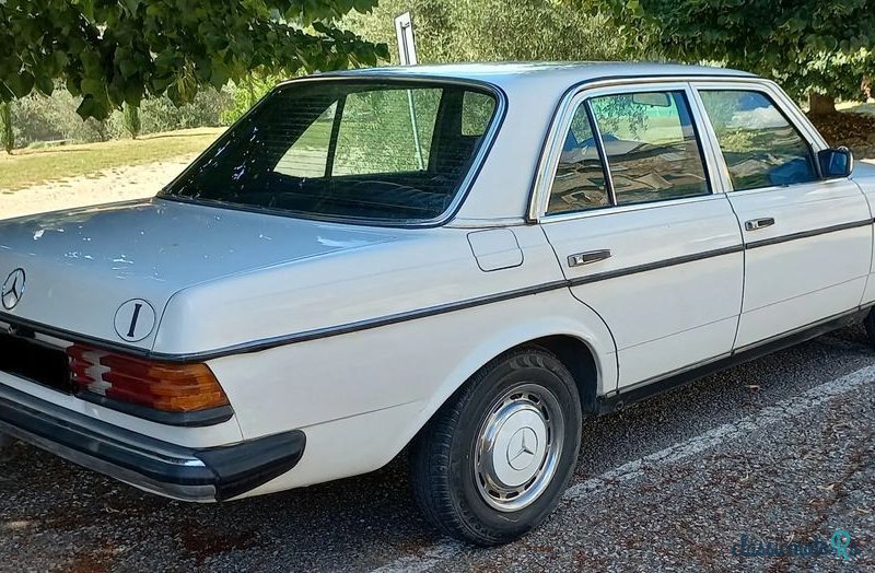 1977' Mercedes-Benz W123 photo #3