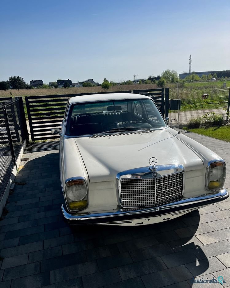 1969' Mercedes-Benz W114 230/8 photo #2