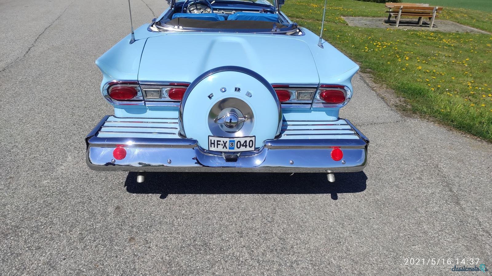 1958' Ford Sunliner conv photo #3